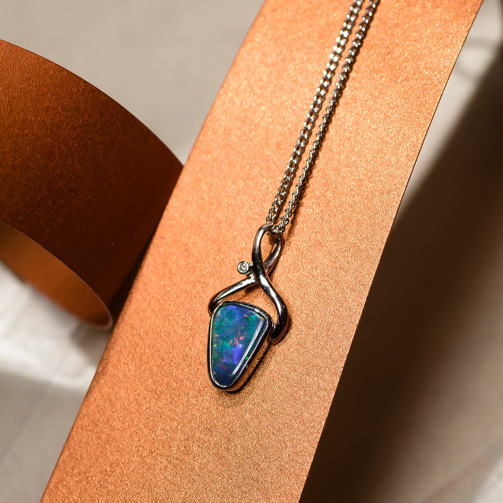 Elegant Free Style 18k White Gold Multicolor Doublet Opal pendant